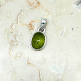 Peridot cabochon hänge i silver