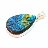 Labradorite, fantastic pendant with engraved pattern