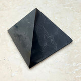 Shungit, pyramid 10 x 10 cm