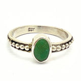 Smaragd, liten elegant silverring med filigran