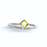 Peridot, fyrkantig silverring