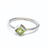 Peridot, fyrkantig silverring