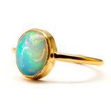 Opal från Etiopien i guld vermeil ring