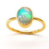 Opal från Etiopien i guld vermeil ring