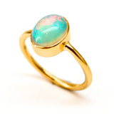 Opal från Etiopien i guld vermeil ring