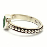 Smaragd, liten elegant silverring med filigran