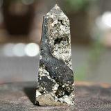 Pyrit glittrigt & unikt stort torn