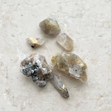 Rutilkvarts rå mineral, guldrutiler gross