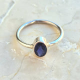 Iolitring oval liten fasetterad sten