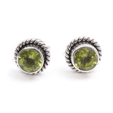 Peridot, stiftörhänge silver med tvinnad filigrankant
